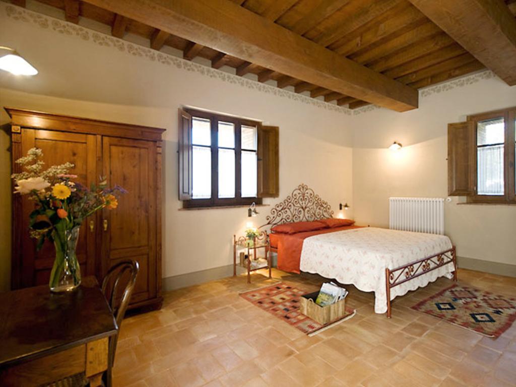 Podere Carceroni Guest House Poggi del Sasso Luaran gambar