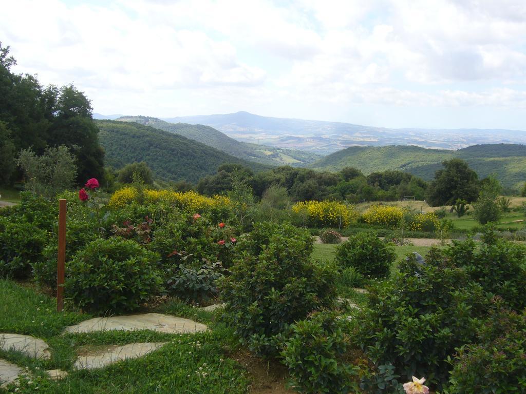 Podere Carceroni Guest House Poggi del Sasso Luaran gambar